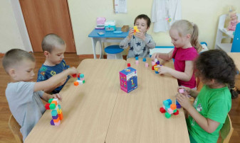 Дидактическая игра " Магнитные кубики " Дидактическая игра " Магнитные кубики ".